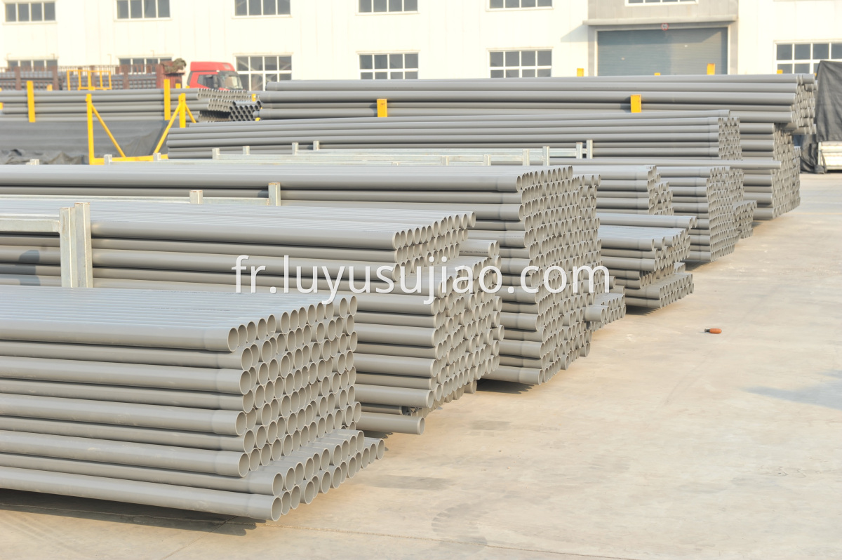 Conduite d'eau basse pression en PVC-U PVC-U low pressure water pipe